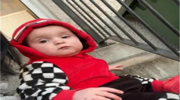 الرضيع البريطاني يفقد حياته اختناقا بعد التفاف رباط بدلة الشتاء حول عنقه 1